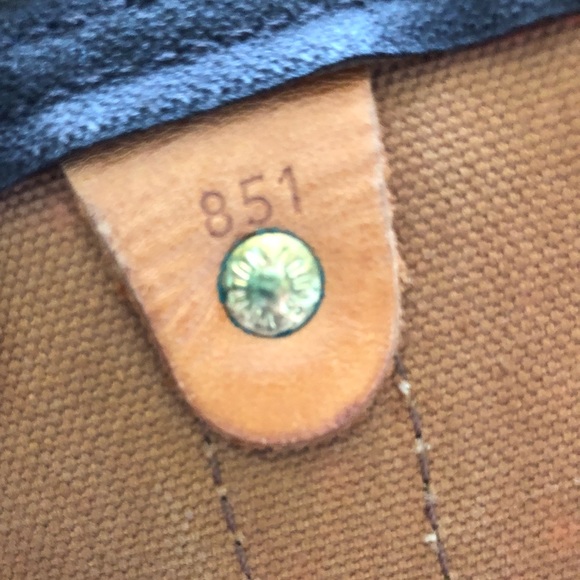 Authentic Louis Vuitton Keepall 45 - Picture 5 of 8